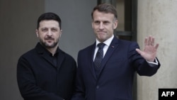 French President Emmanuel Macron (right) welcomes his Ukrainian counterpart, Volodymyr Zelenskyy, to the Elysee Palace in Paris on December 1.