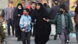 Iran - people wear face masks amid high levels of air pollution in Tehran -screen grab